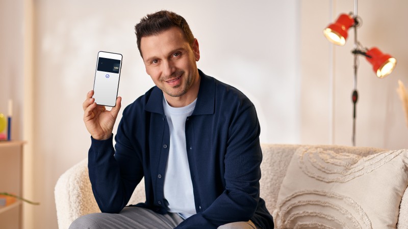 Man holding mobile